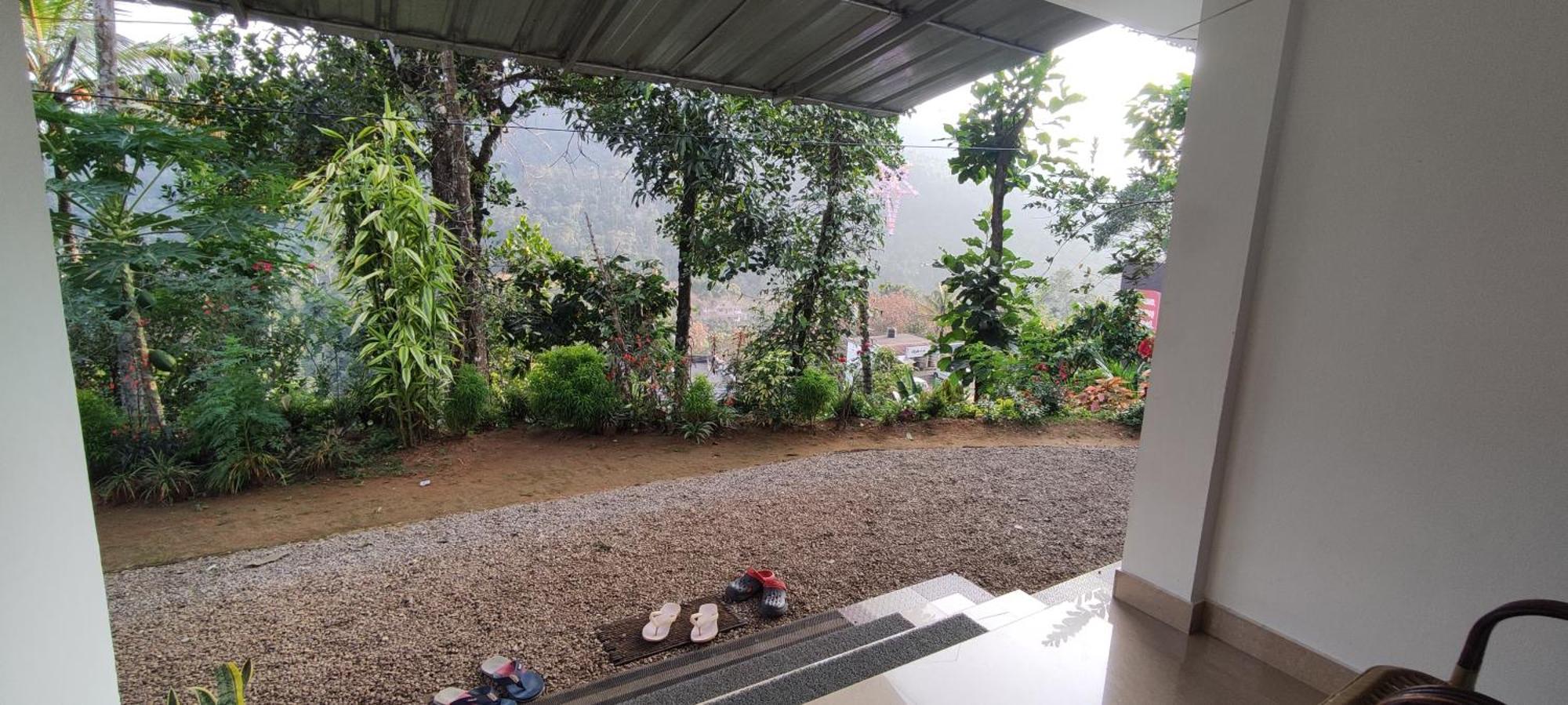 Koonamparayil Home Stay Munnar Anaviratty-Family Only 外观 照片